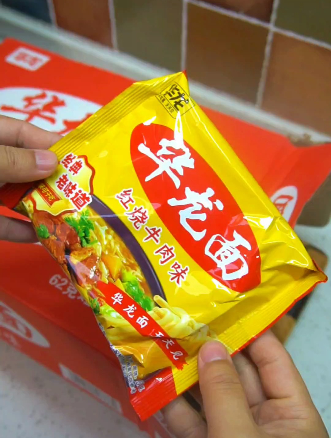 小时候超爱吃的华龙面,我帮大家找到了