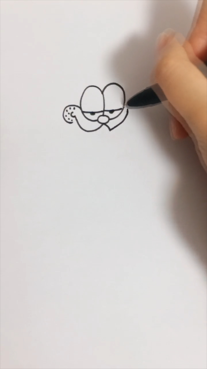 一起来画画,加菲猫最爱睡觉爱睡觉可爱的加菲猫啊简笔画来了～