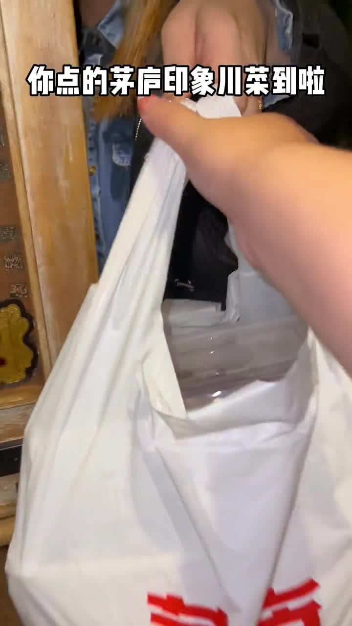 不用出门就能吃茅庐川菜,这个酱油炒饭简直是梦中情饭!还有这个