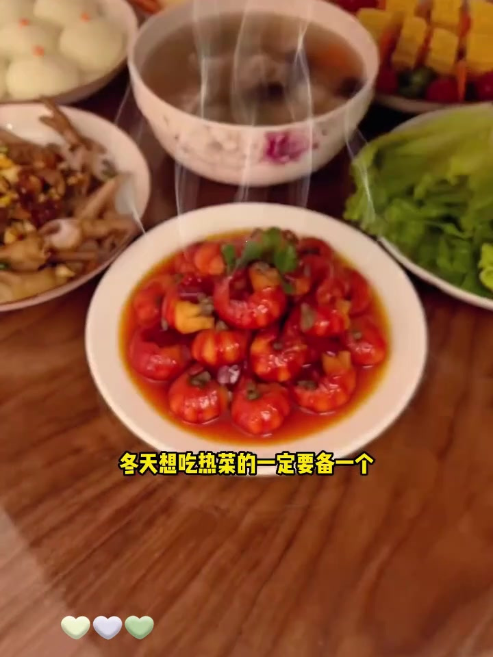 天气冷,怕饭菜凉的快就用这种保温菜罩!