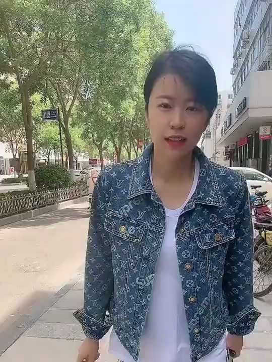 我能吃完一整只烧鸡,的皮哈哈~