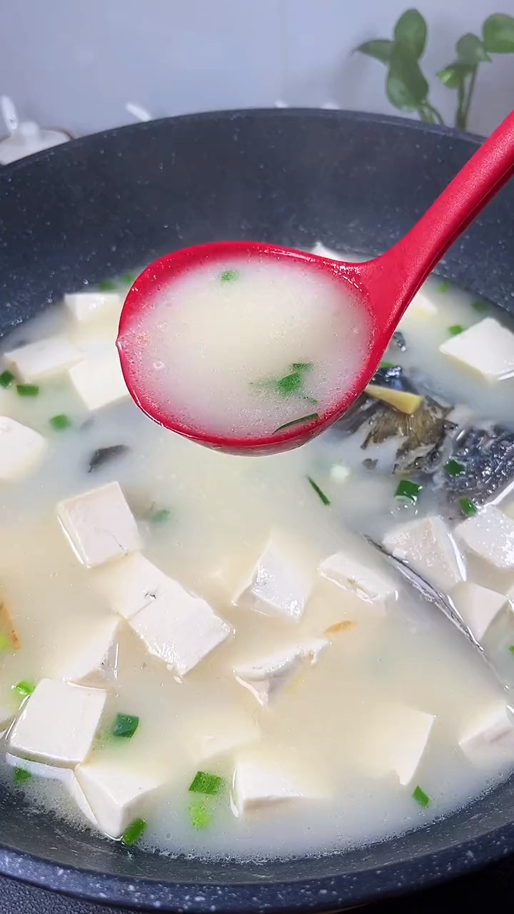 鱼头豆腐汤掌握两个窍门你也可以把汤烧的鲜香浓白