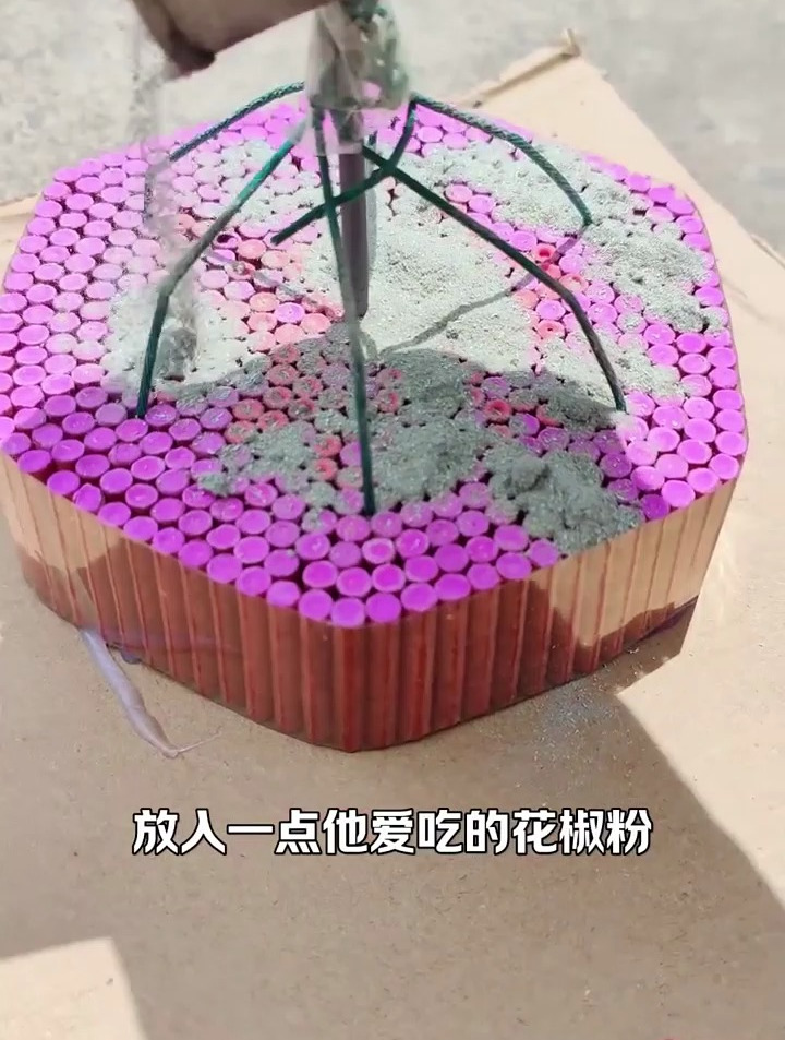 1000个鞭炮做成生日蛋糕你见过没