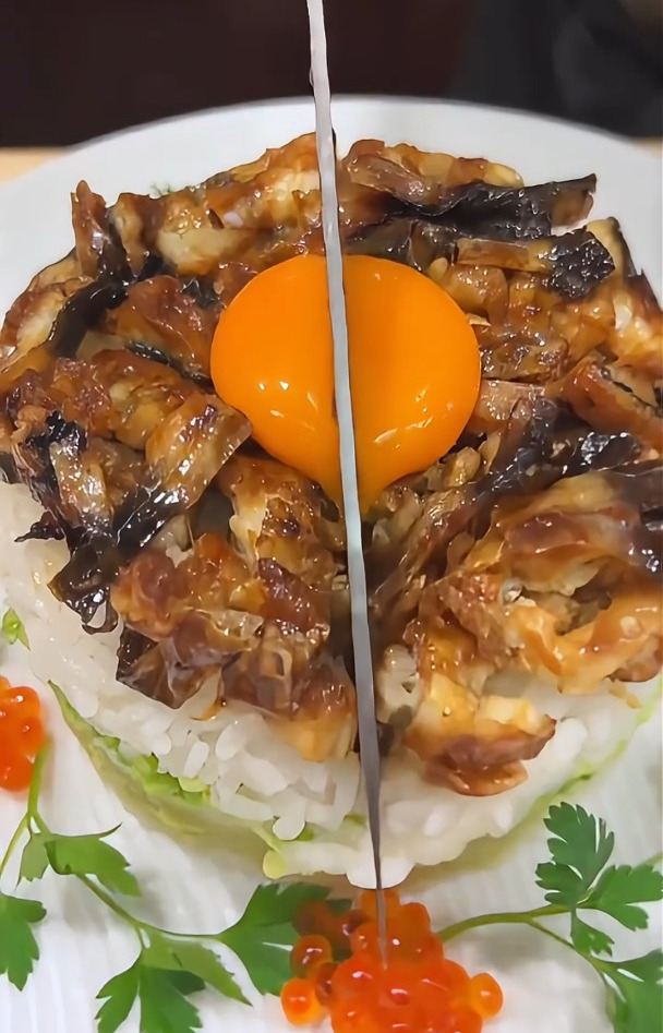 日式美食的至高享受——蒲烧鳗鱼饭的中心之味