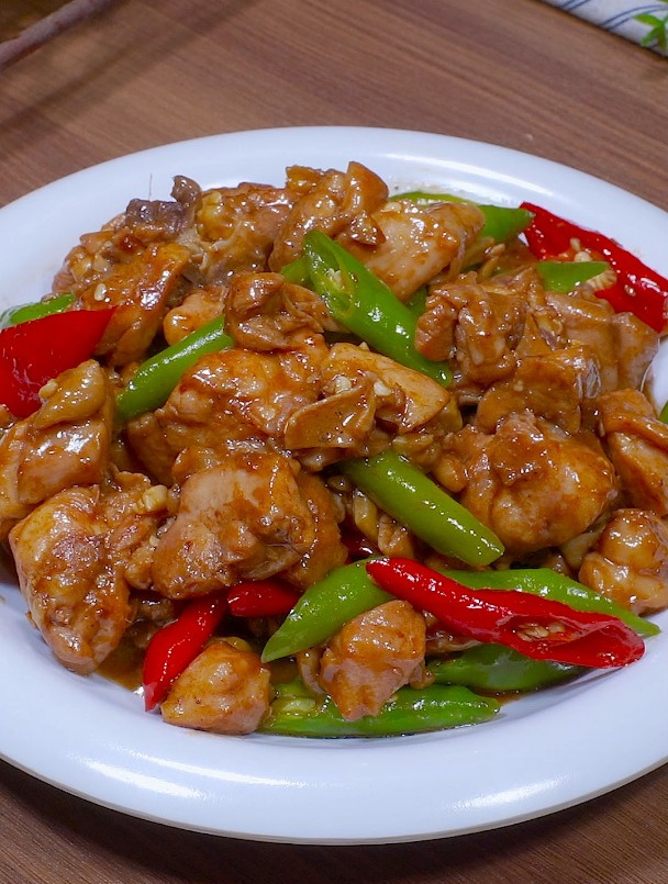 家庭版辣椒炒鸡块做法