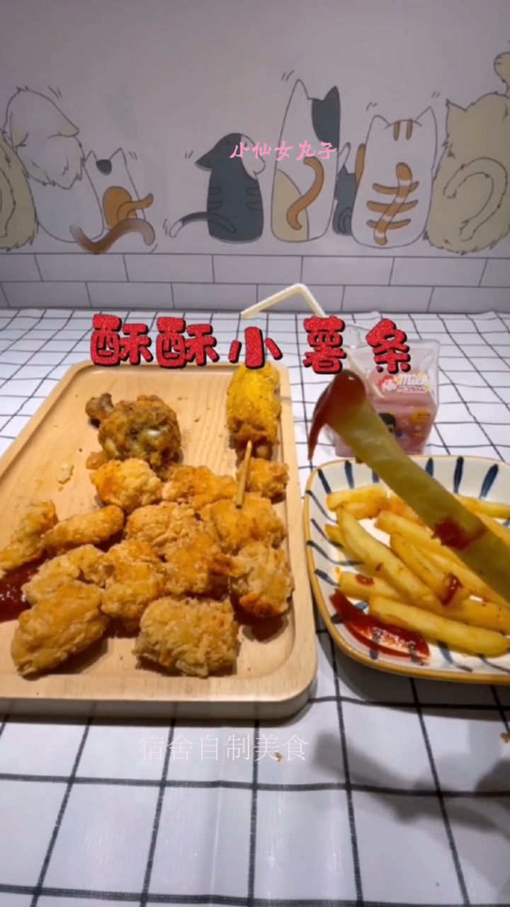 深夜吃炸鸡是什么体验?配上饮料和薯条,一口一个才香!