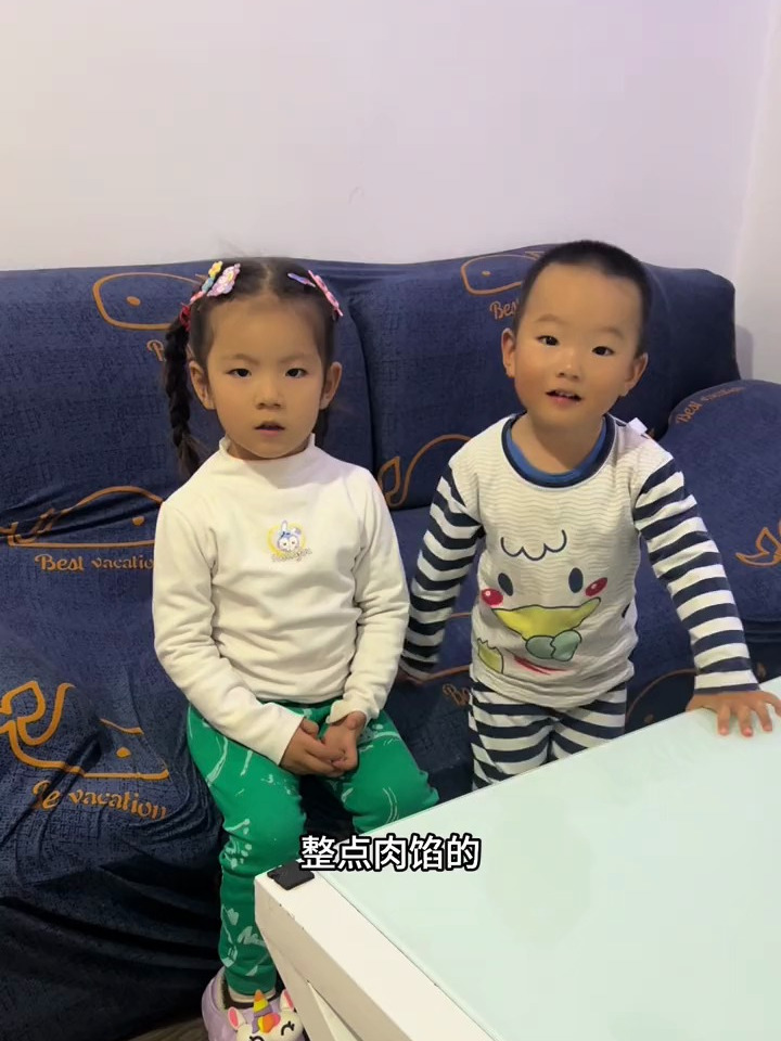 今天冬至给姐弟来包顿饺子吃,俩人一句话,把我感动哭了!