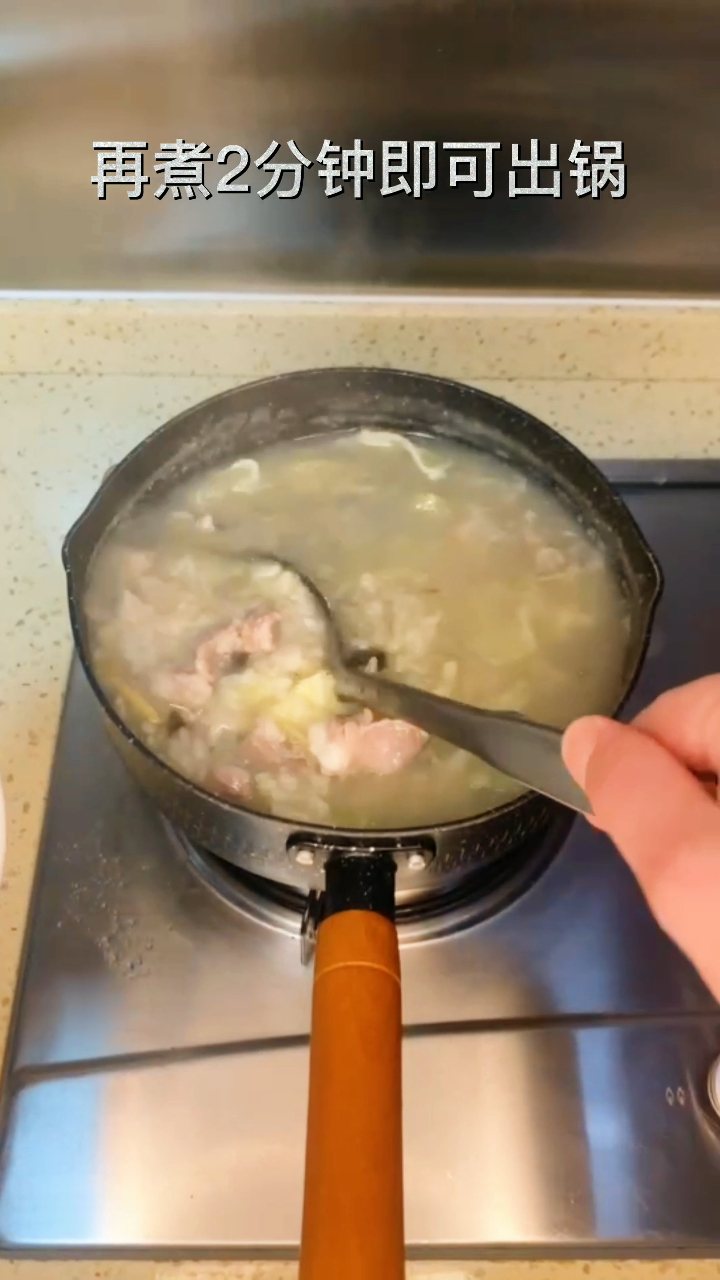 自己动手煮皮蛋排骨粥,味道还不错!