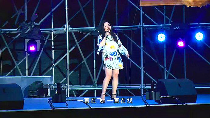 [图]纪敏佳倾情演唱《飞得更高》,歌声嘹亮,唯美动听