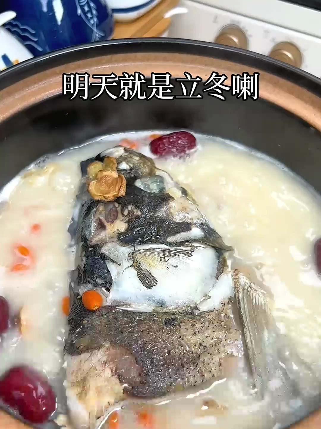 煲天麻鱼头汤,千万不要斩开个鱼头