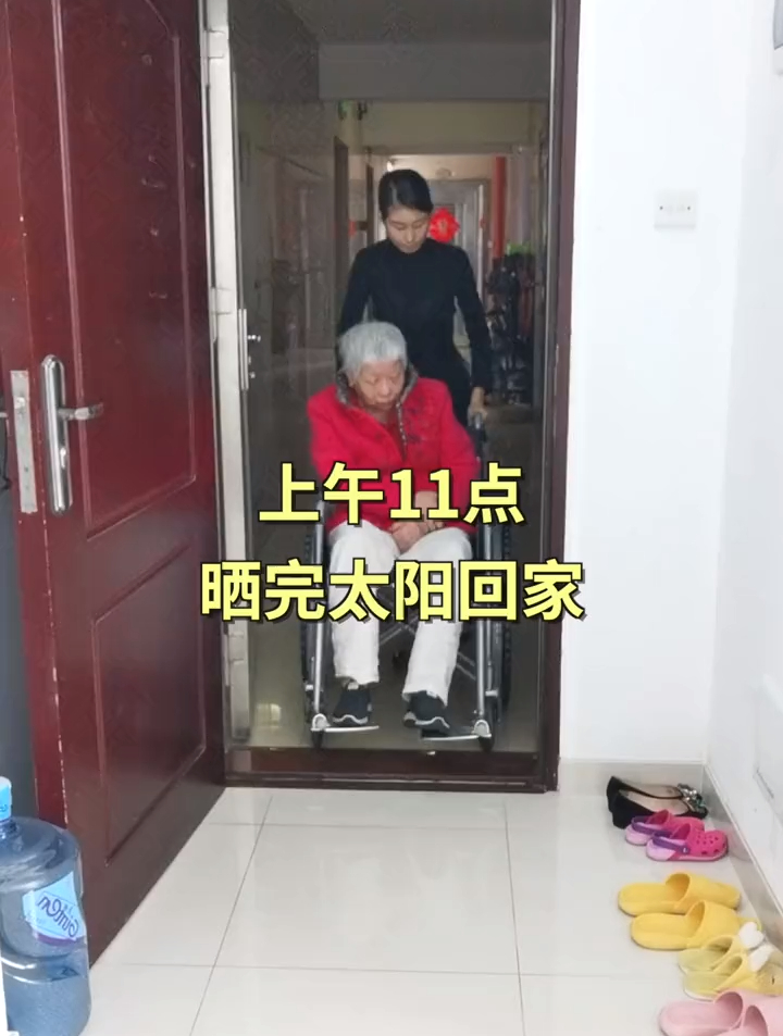 给自己做了水煮牛肉+排骨莲藕汤,吃完担心长胖