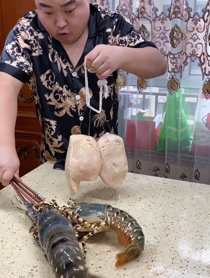 万万没想到这就是红酒鹅肝的简单做法,这鹅肝都比大鹅都大