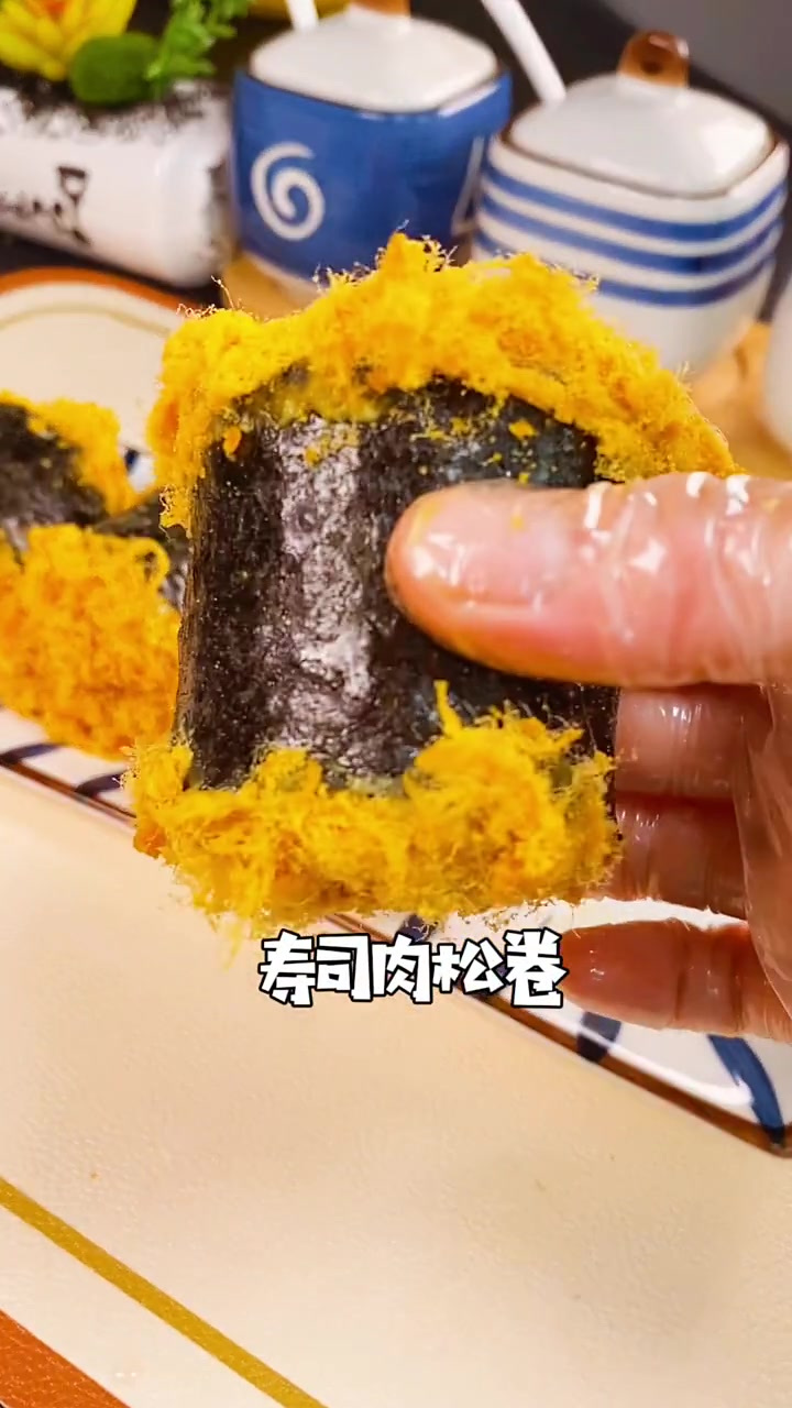 家里有孩子上学,寿司肉松卷