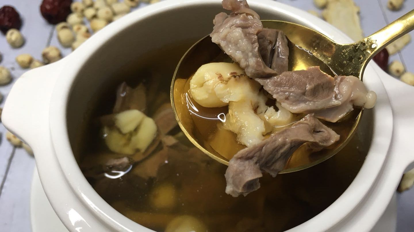 广东煲汤：当归党参炖猪心甘甜可口，秋季滋补营养高，做法简单