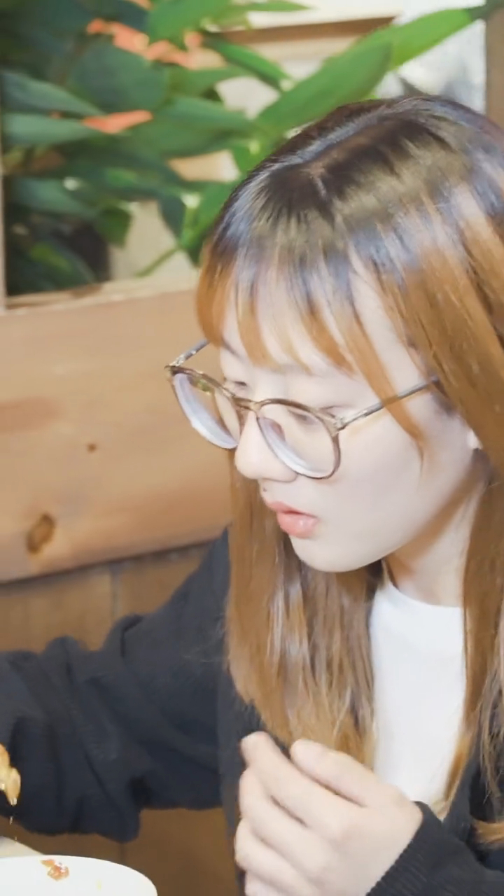 拉萨也有明星火锅店,沙溢的辣叁成烧菜火锅,体验不一样的重庆味