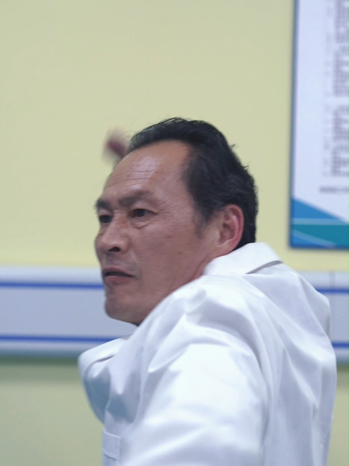 你打我干什么,闭嘴