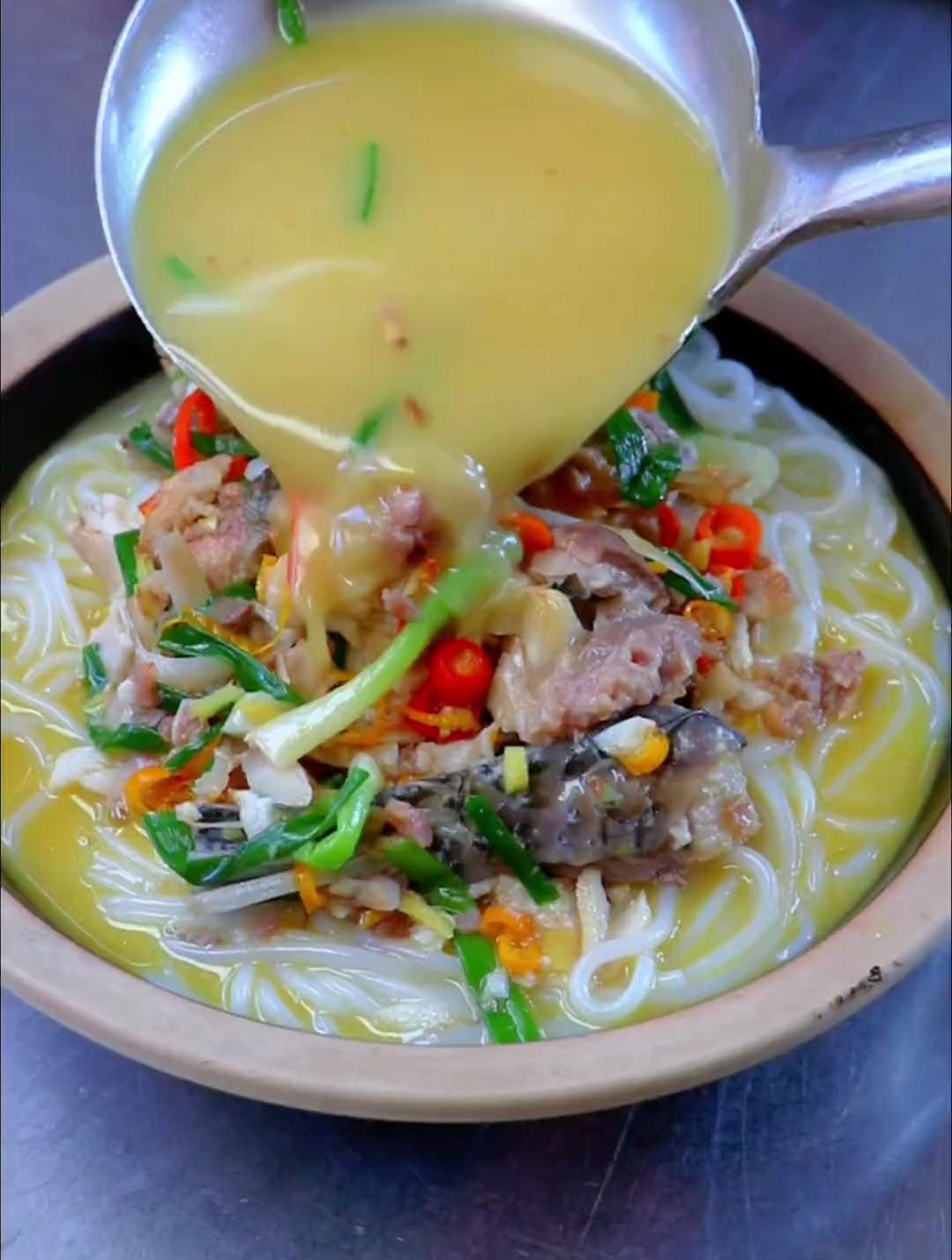 主要食材新鲜,才能做得出汤鲜味美的鱼粉