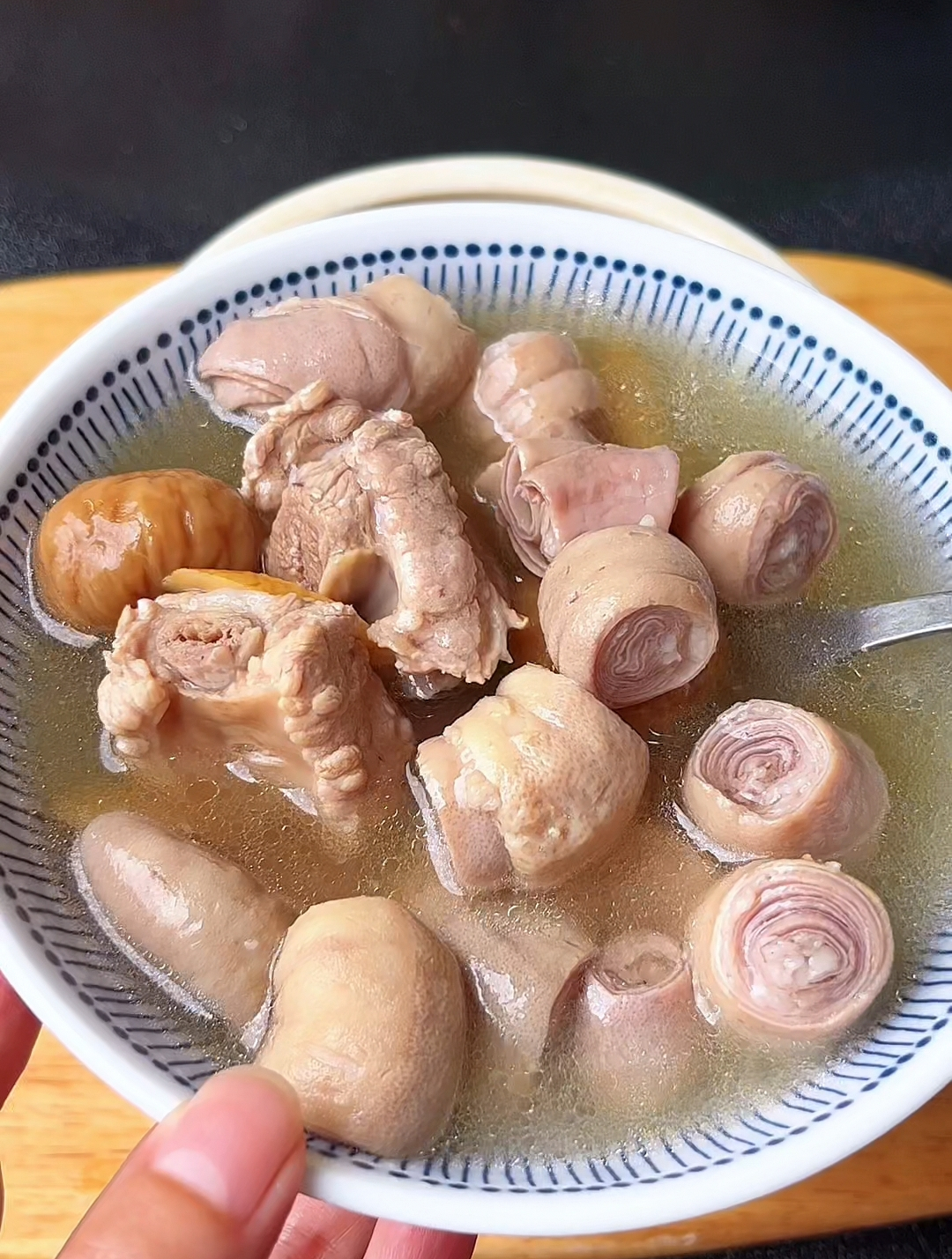 孩子开学了,今天又炖了福建小肠排骨汤给他喝补充营养,清甜好喝