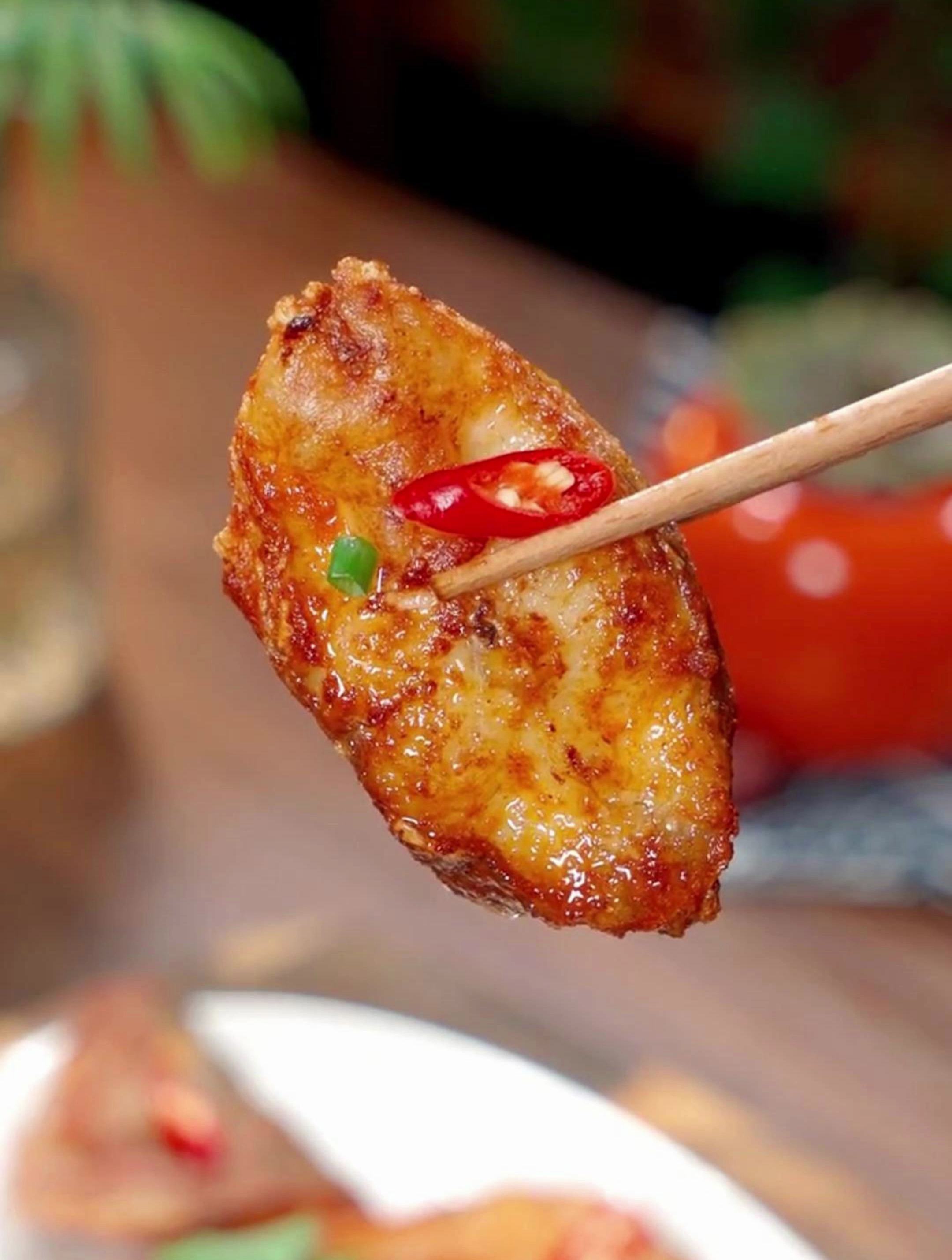 这样做的椒盐鲈鱼咸香酥脆