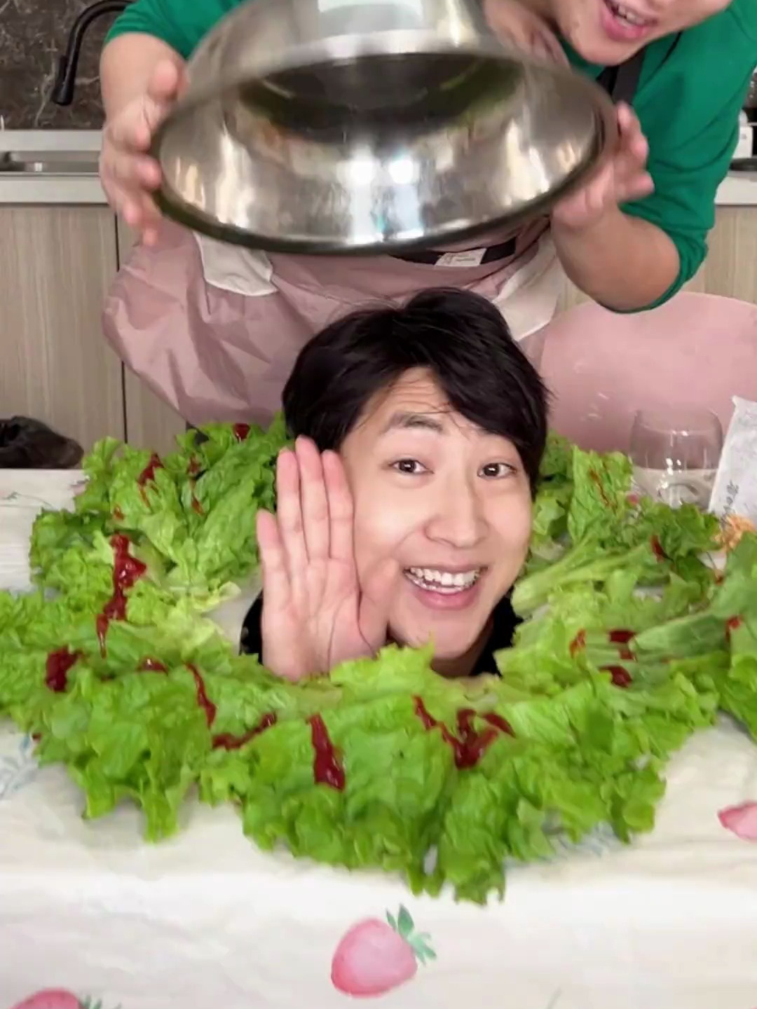 给妹妹准备一个豪华晚餐,不过她咋一点都不惊喜呢!