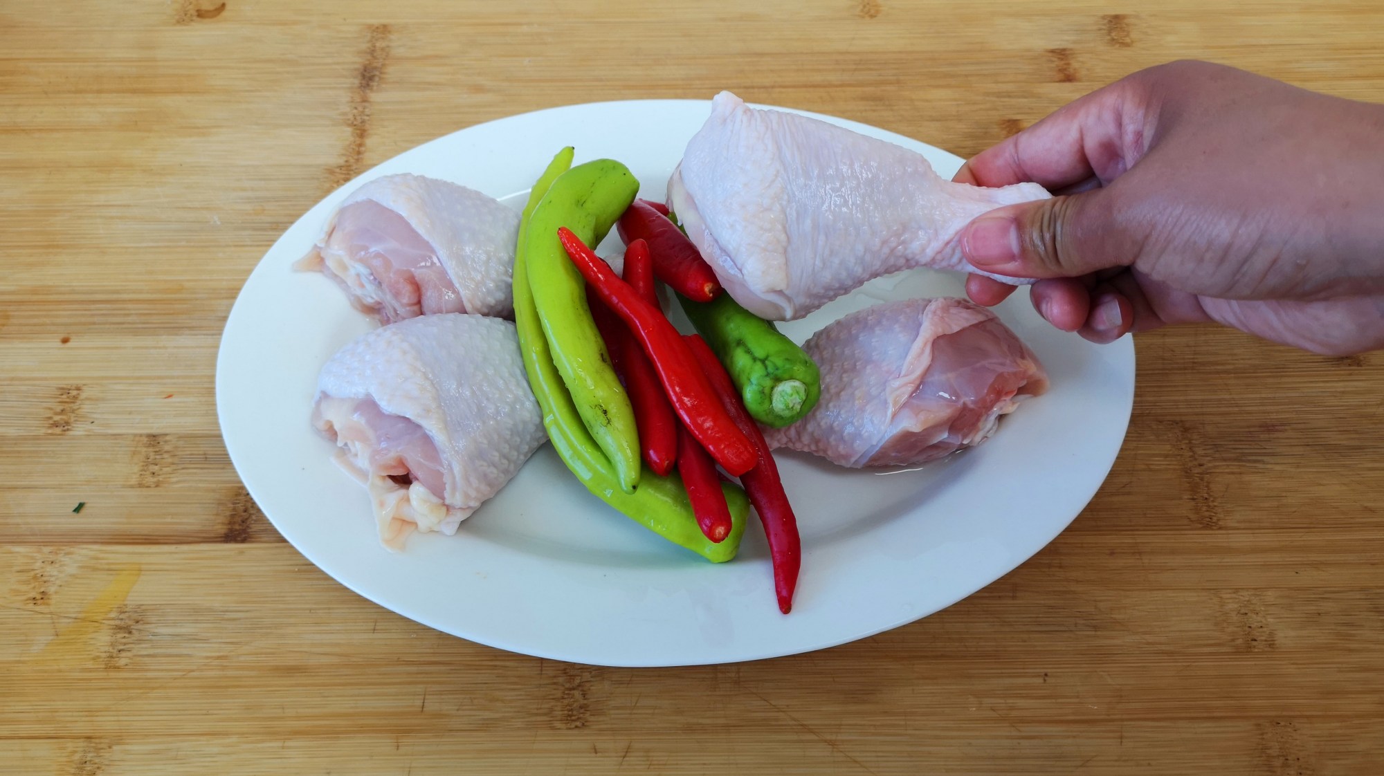 鸡腿新做法,不炖不油炸,鲜嫩入味,出锅比红烧鸡腿还好吃