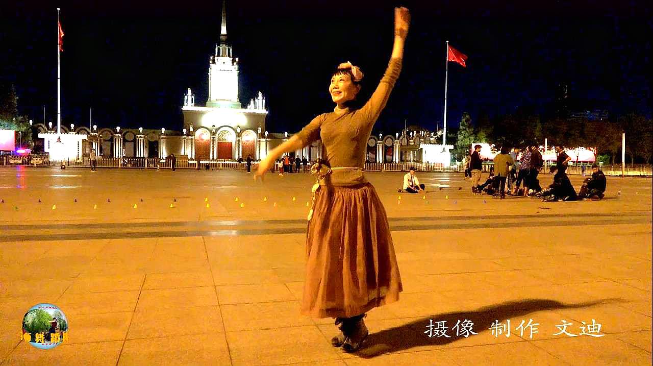 紫竹院广场舞,杜老师跳的《江南雨》,真是美的享受!