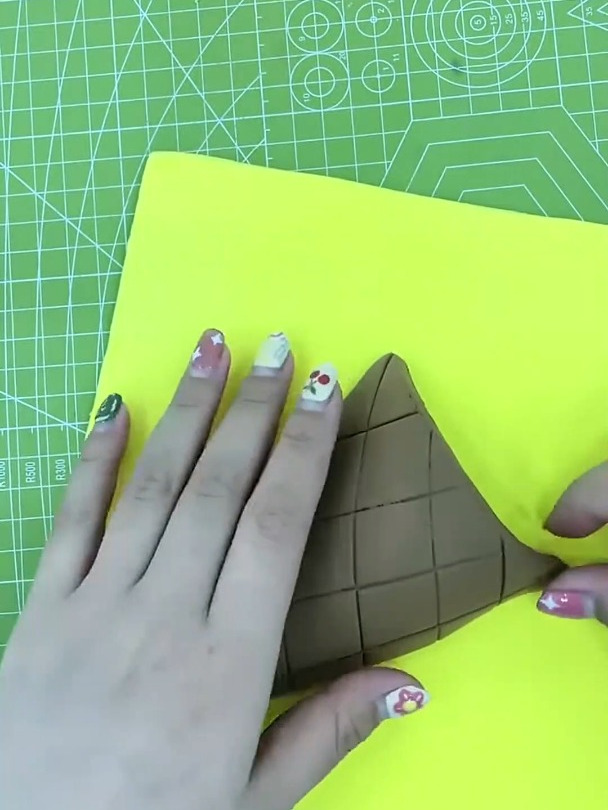 玩具手作:冰淇淋甜甜圈