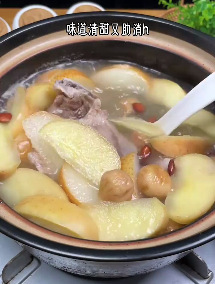 天热了,安排个苹果雪梨猪骨汤润一润,特别清甜～苹果 苹果雪梨