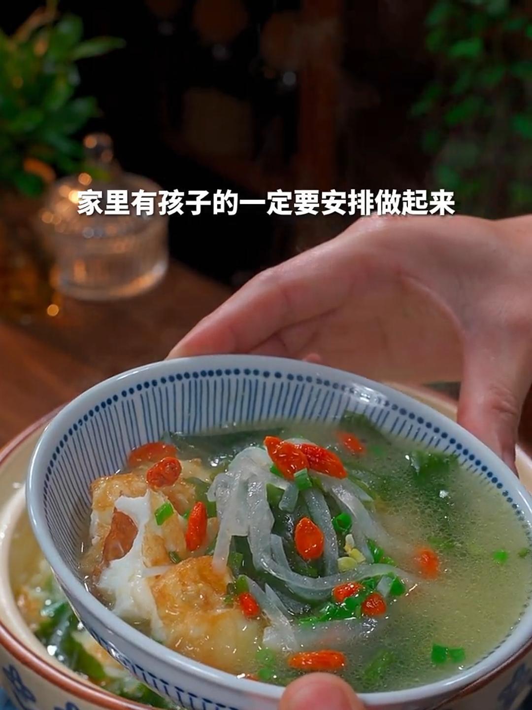 这样炖的裙带菜鸡蛋汤,做法简单又营养