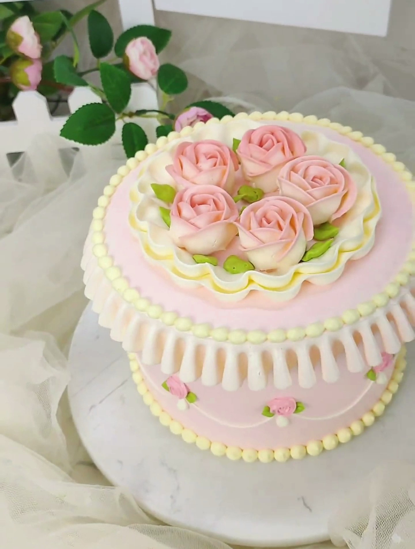 玫瑰花奶油蛋糕,影映人美