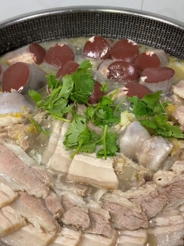 酸菜炖五花肉血肠 美食 家常菜