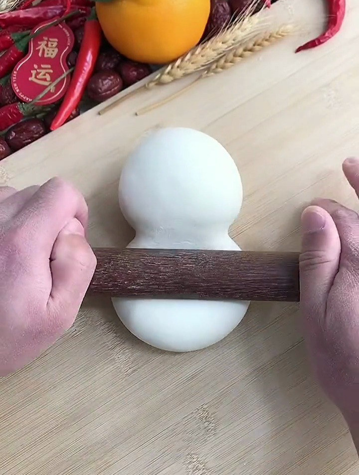 给孩子做一个小章鱼馒头吧,孩子也会更爱你