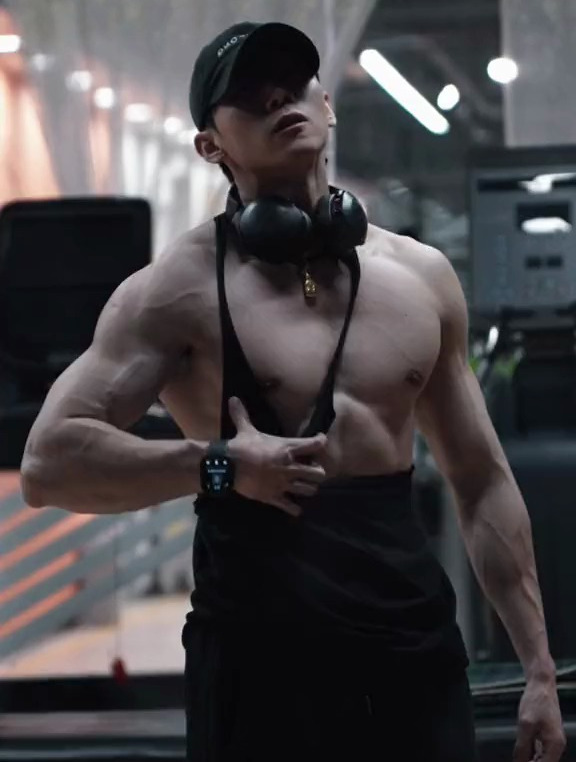 帅哥 肌肉男 健身
