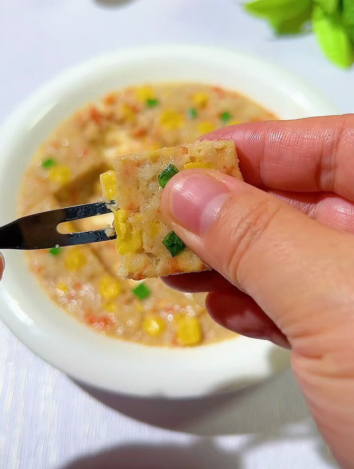 这个玉米蒸肉饼,软嫩多汁,营养丰富