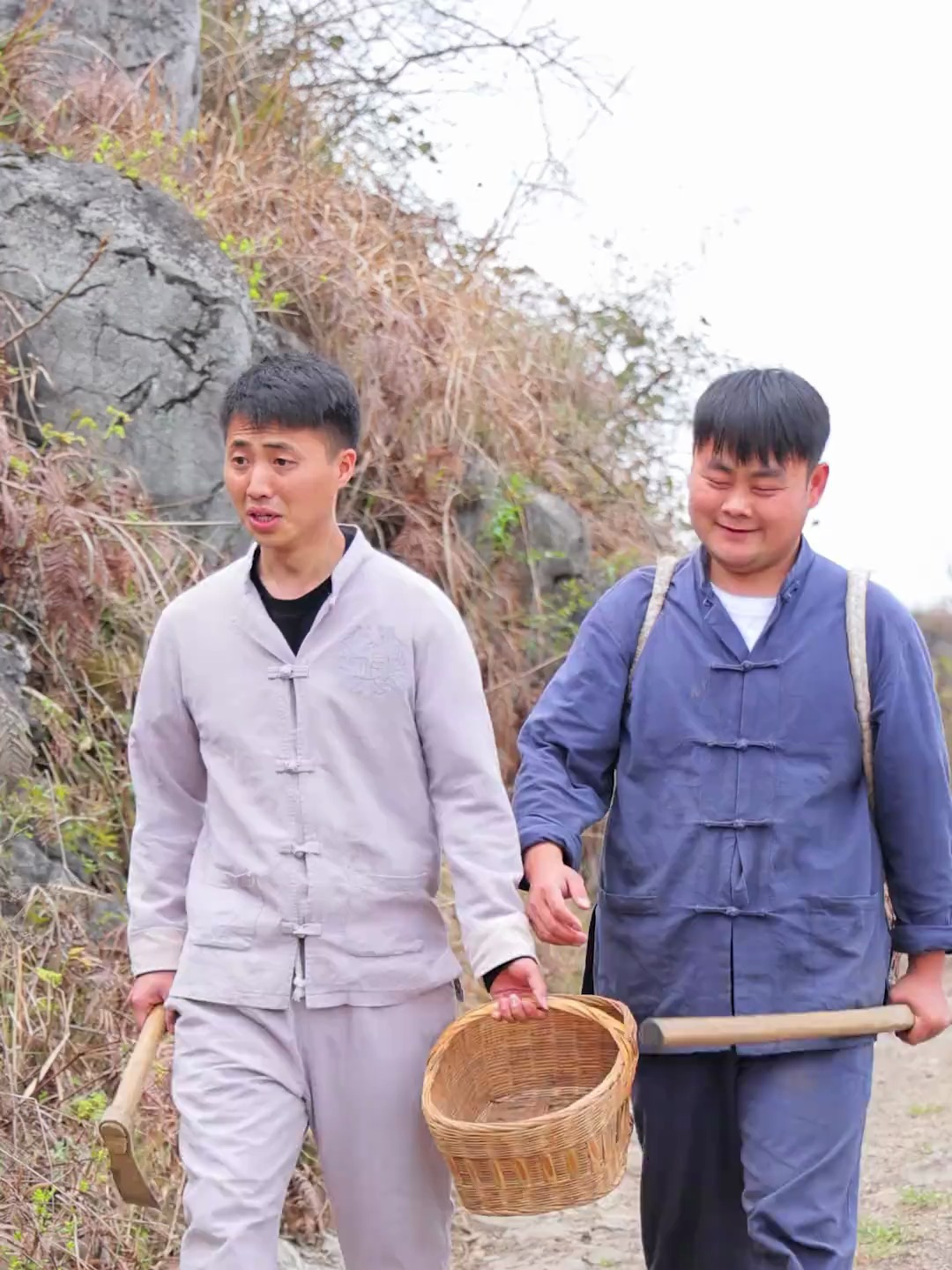 春天是一个万物复苏的季节,这漫山遍野的蕨菜拿炖猪脚实在太香啦