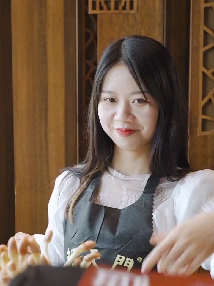 火锅加盟店趣事:你这“美女”喊得多熟练哦?