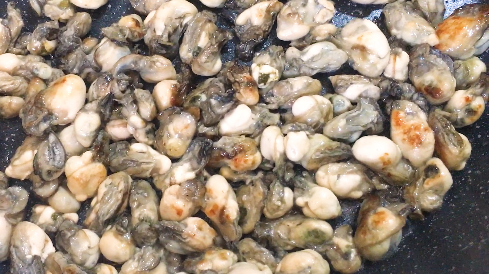 福建人做海鲜有一套,海蛎加鸡蛋,鲜香美味又解馋,一大碗不够吃