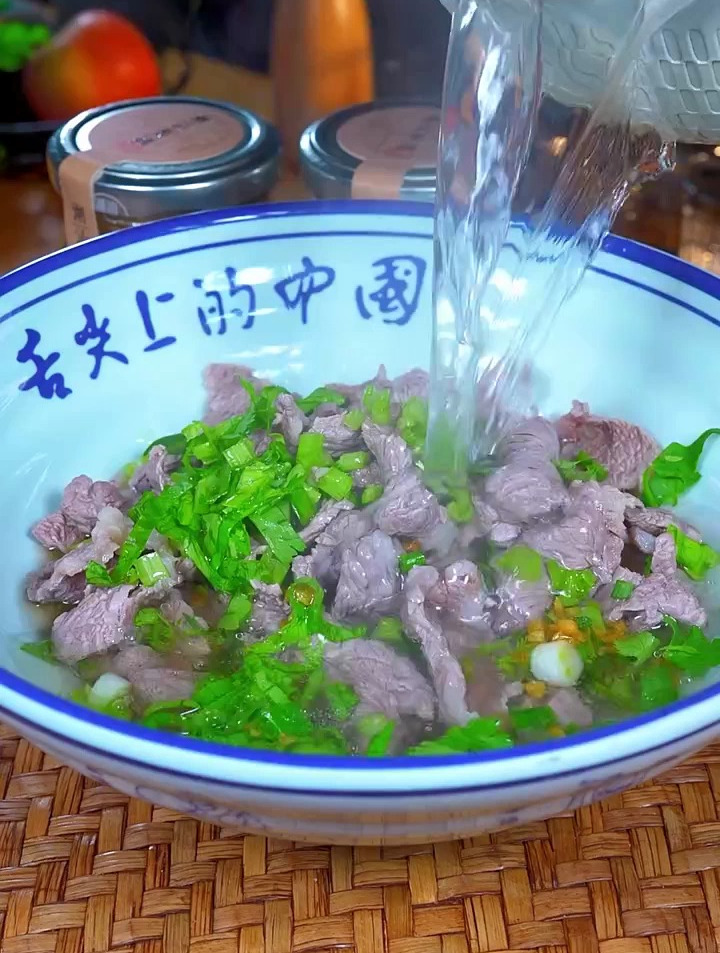 亚洲十大名汤排行榜首之一的潮汕牛肉汤,看似平平无奇,味道绝了