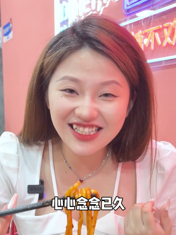 挑战过这个冒烟辣跷脚牛肉面的!才会知道什么是弟弟了!