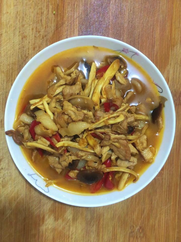 茶树菇怎么做好吃又简单,分享一道茶树菇炒肉片