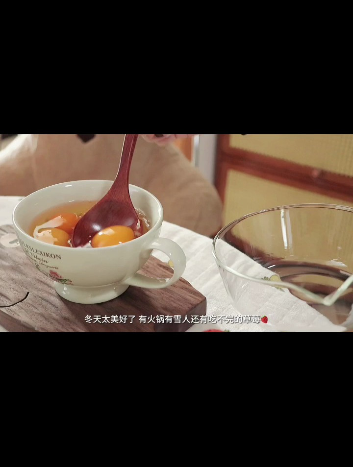 朋友过生日～给她做了草莓炸弹蛋糕生活的热闹和生命的骄傲