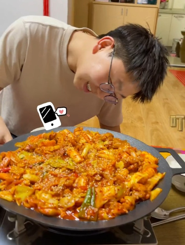 孙女士做成的春川铁板鸡,好吃的到流泪!最后的炒饭太绝了!