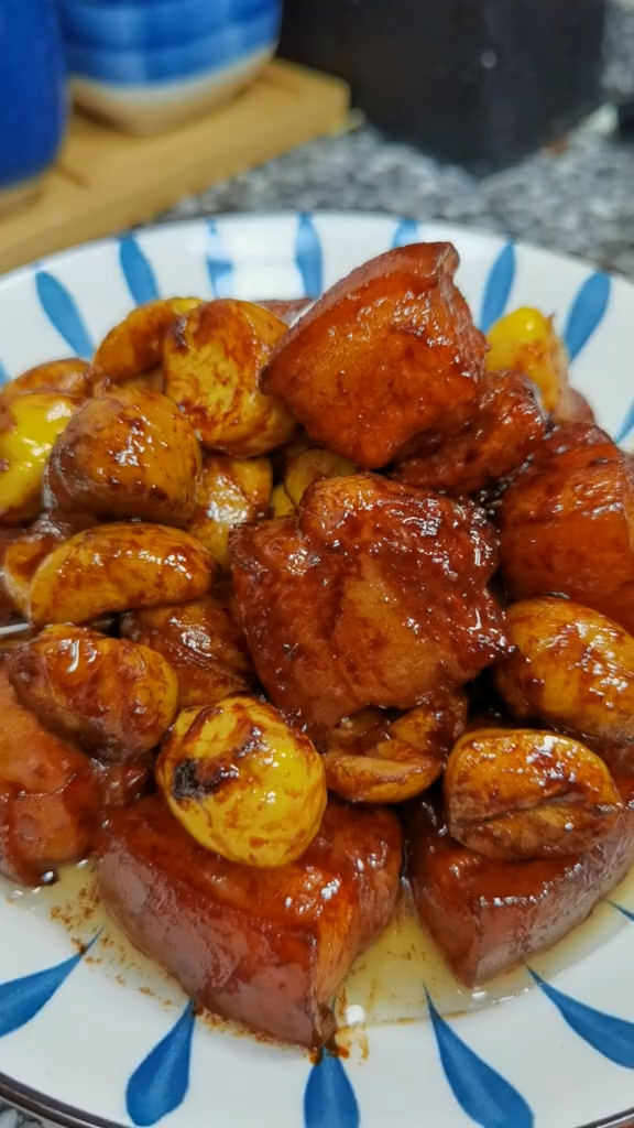 这板栗烧肉,烧好了是真好吃