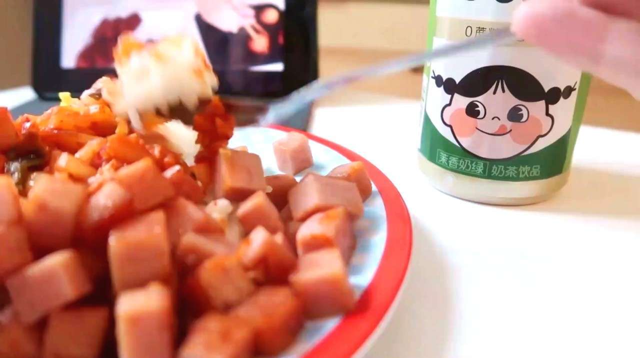 泡菜火腿鸡蛋盖饭,不用刷锅!超下饭,三分钟搞定!