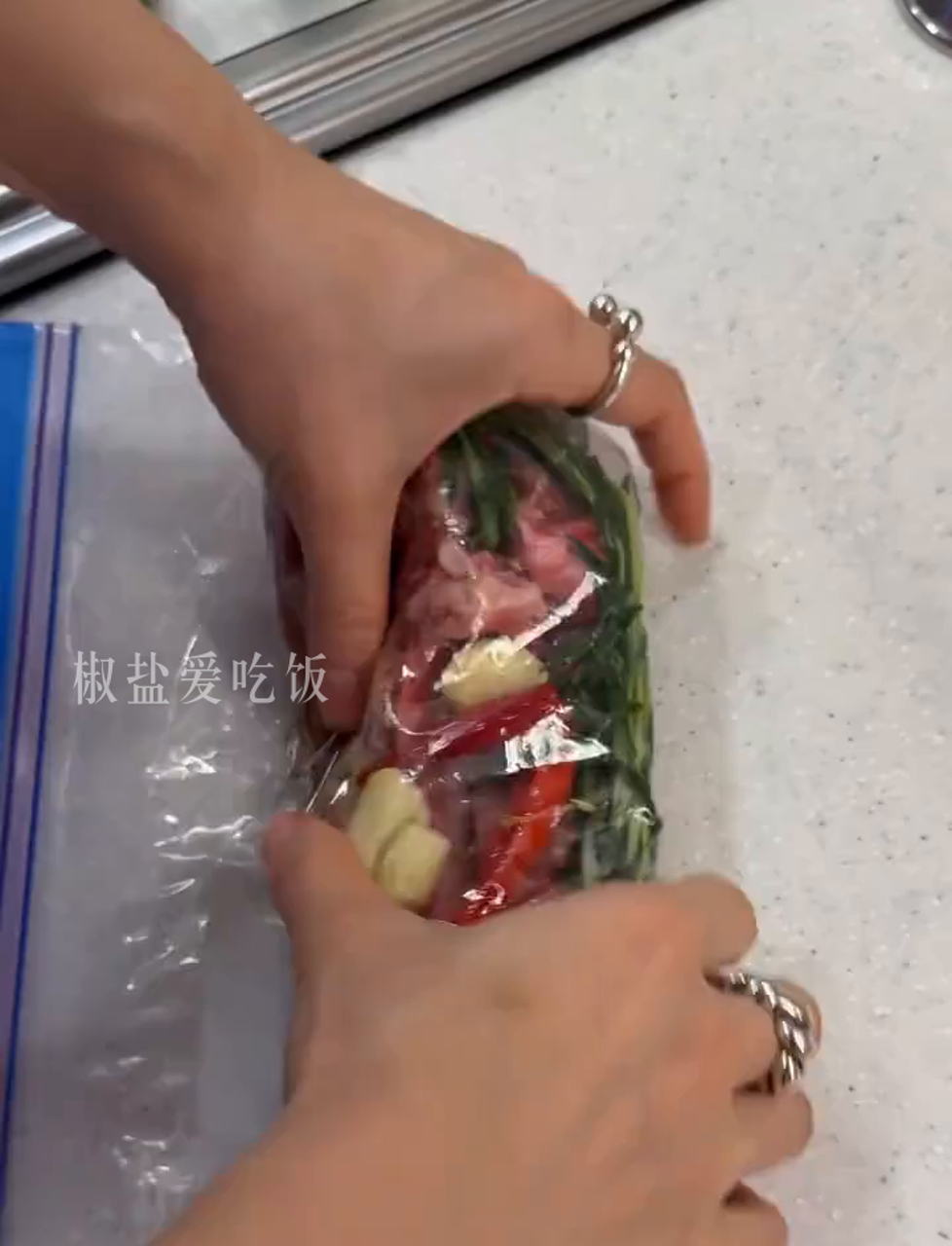 今晚来份黑松露奶油意面搭煎羊排，舞茸超美味！