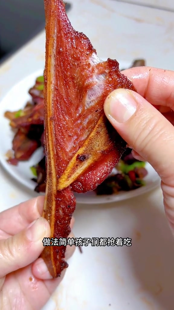手抓扇子骨这样做,简单又好吃,孩子们抢着吃