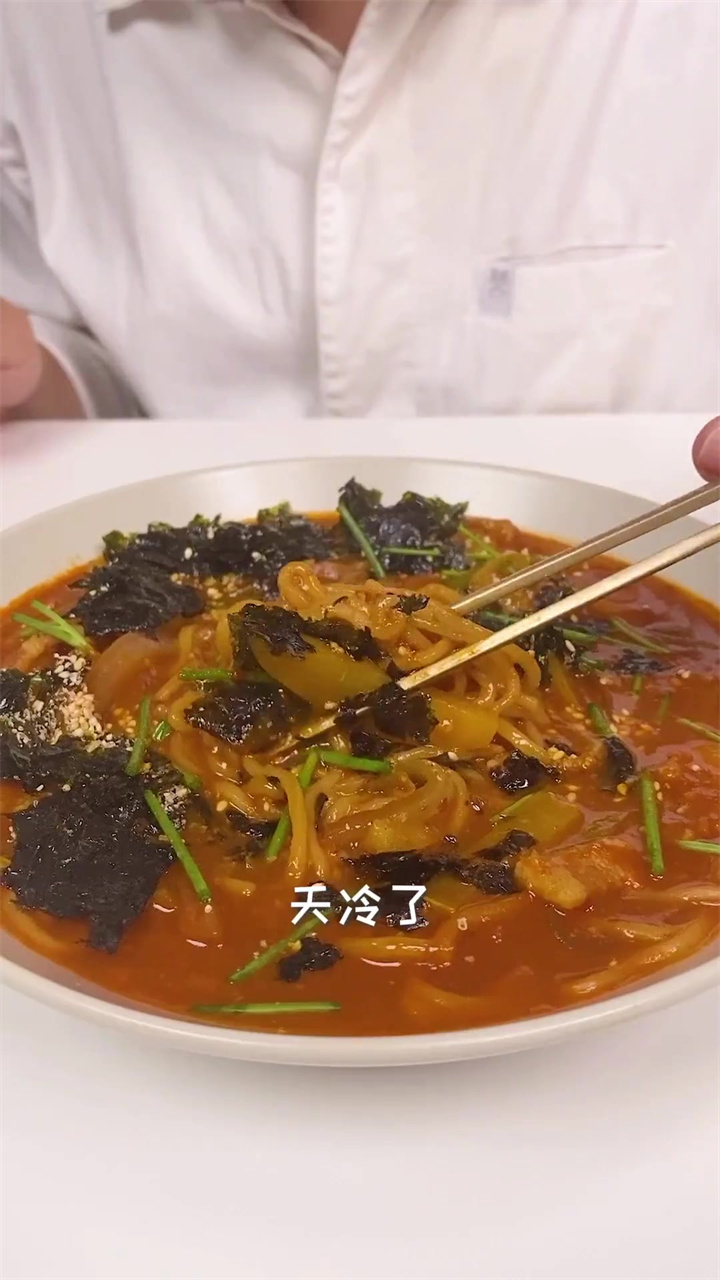 十分钟就可以做好的韩式辣酱汤面,下饭解酒都可以~