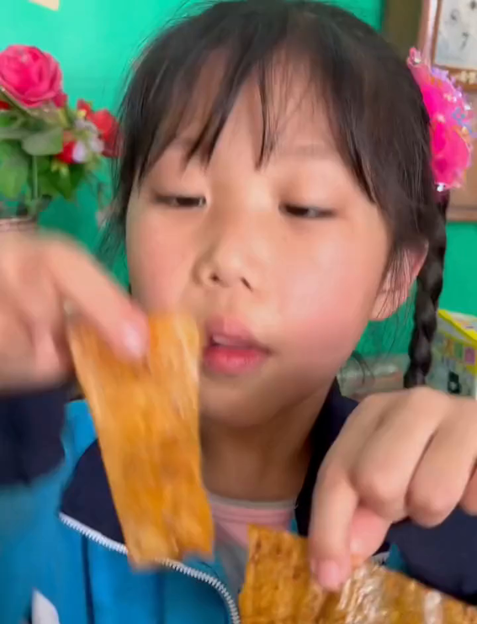 你还记得小时候五毛钱一盒的小篮子蛋糕吗?