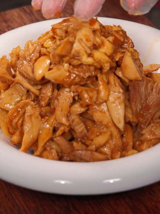 风味独特的盐焗手撕鸡