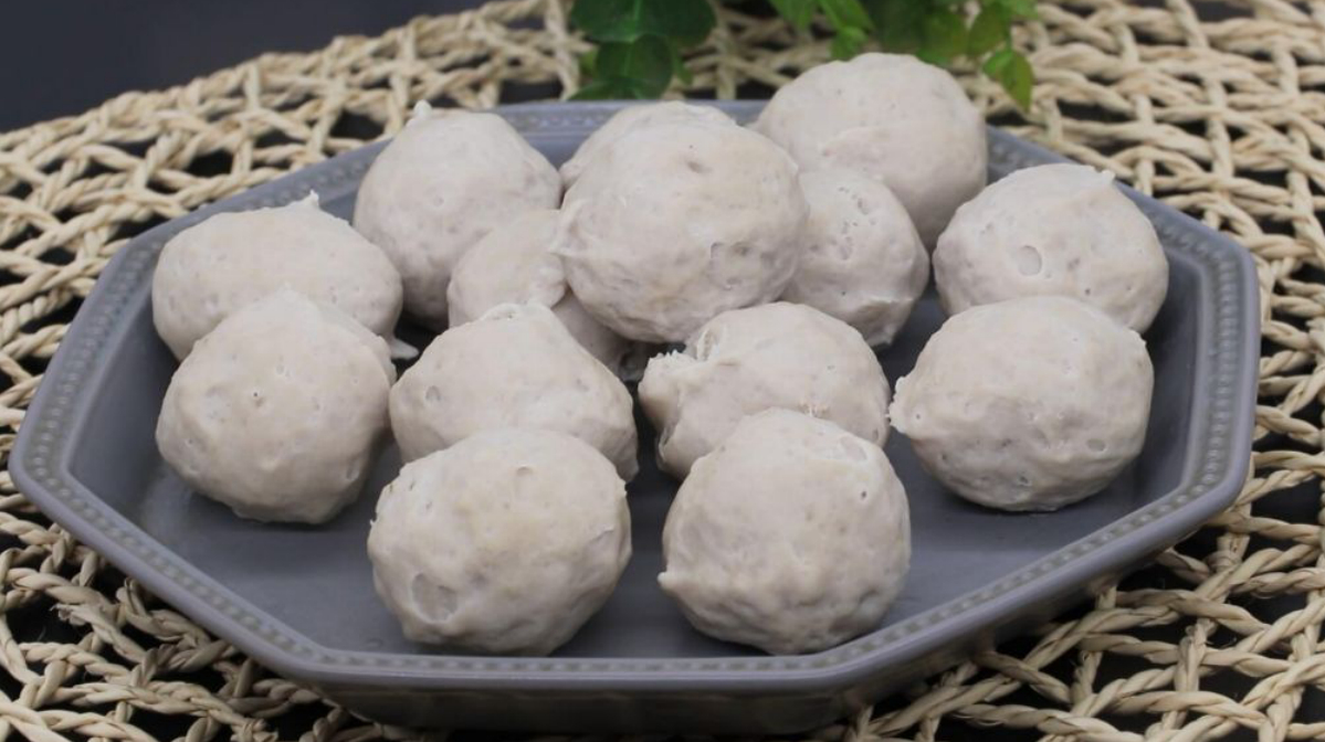 怎么才能做出Q弹的猪肉丸子?这是详细做法,口感弹牙爽脆不发面